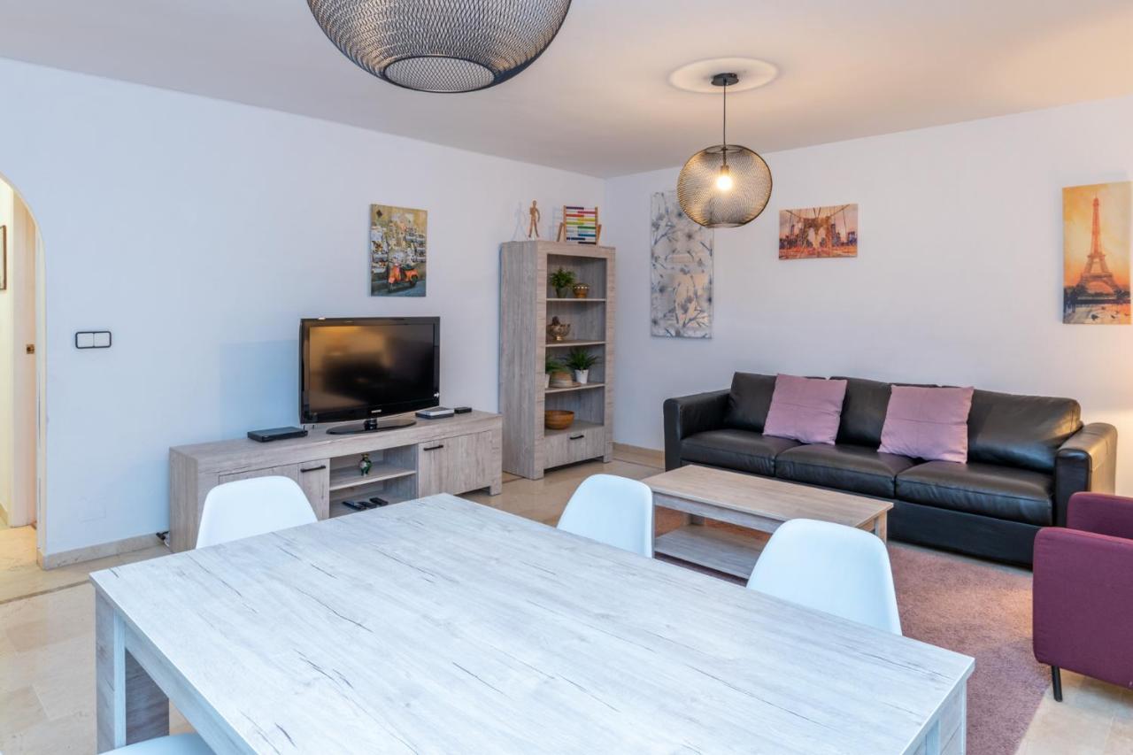Lägenhet 2br Urban Getaway - Good Wifi, Swimming Pool *